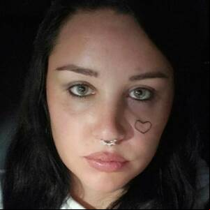 Amanda Bynes Porn Captions - Amanda Bynes Denies Posting Nude Pic, Says It's Impostor